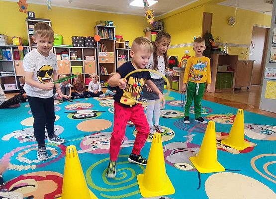 DZIEŃ  KROPKI  U  MISIAKÓW  I  SŁONECZEK grafika