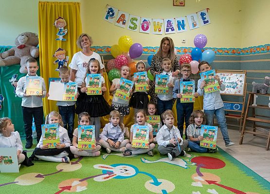 ŚWIĘTO  SŁONECZEK - PASOWANIE  NA  STARSZAKA grafika