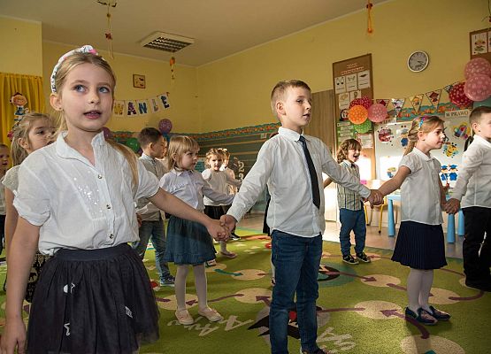 ŚWIĘTO  SŁONECZEK - PASOWANIE  NA  STARSZAKA grafika