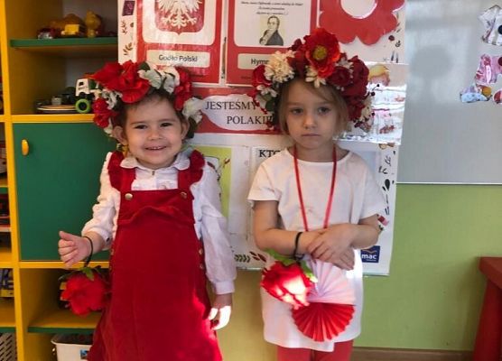 DZIEŃ  W  STROJACH  BIAŁO - CZERWONYCH grafika