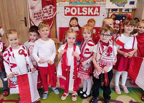 DZIEŃ  W  STROJACH  BIAŁO - CZERWONYCH grafika