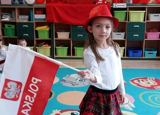 DZIEŃ  W  STROJACH  BIAŁO - CZERWONYCH grafika