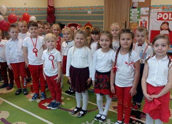 DZIEŃ  W  STROJACH  BIAŁO - CZERWONYCH grafika