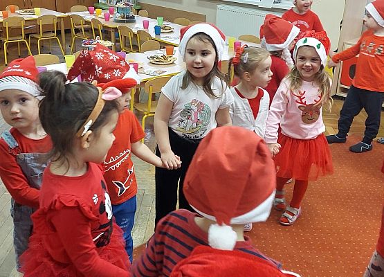 WESOŁE  MIKOŁAJKI  W  PRZEDSZKOLU grafika