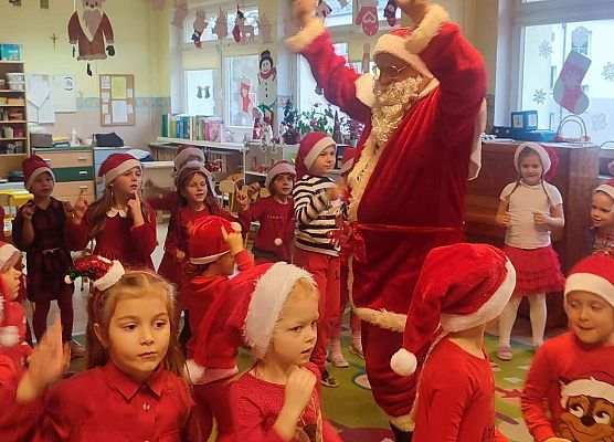 WESOŁE  MIKOŁAJKI  W  PRZEDSZKOLU grafika