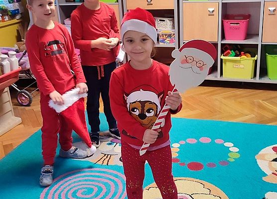 WESOŁE  MIKOŁAJKI  W  PRZEDSZKOLU grafika