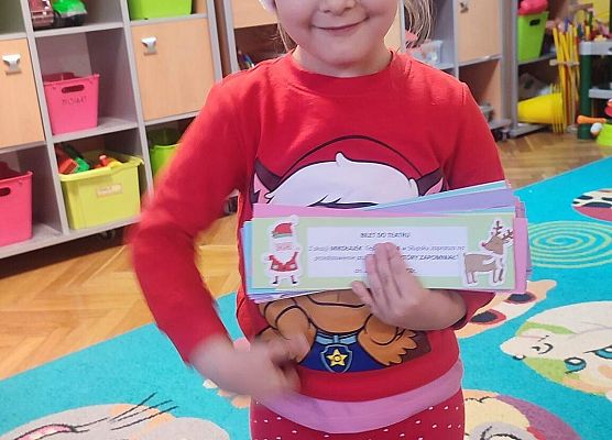 WESOŁE  MIKOŁAJKI  W  PRZEDSZKOLU grafika