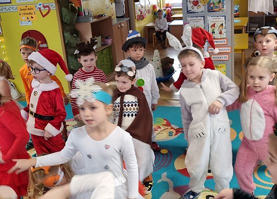 BABCIA  I  DZIADEK  GOŚCIEM  W  PRZEDSZKOLU grafika