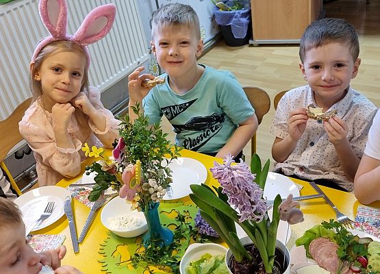 ŚNIADANIE  WIELKANOCNE  W  PRZEDSZKOLU grafika