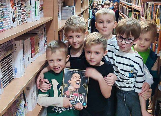 MISIAKI  W  BAJKOWYM  ŚWIECIE  BIBLIOTEKI grafika