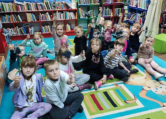 MISIAKI  W  BAJKOWYM  ŚWIECIE  BIBLIOTEKI grafika