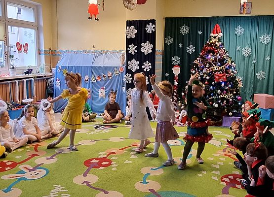 PRZEDSTAWIENIE  ŚWIĄTECZNE  U  MISIAKÓW grafika