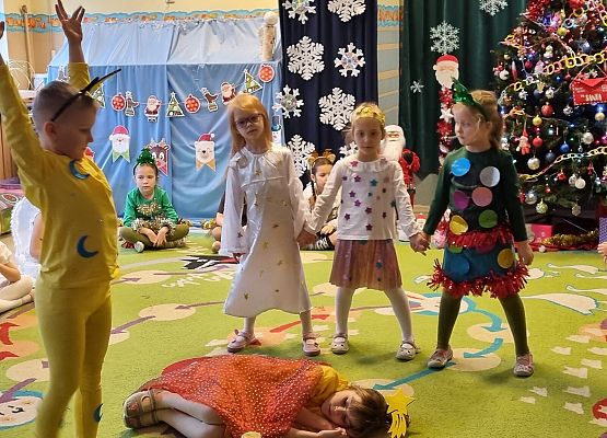 PRZEDSTAWIENIE  ŚWIĄTECZNE  U  MISIAKÓW grafika