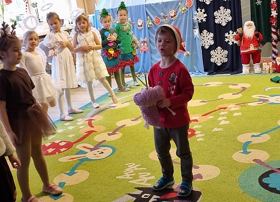 PRZEDSTAWIENIE  ŚWIĄTECZNE  U  MISIAKÓW grafika