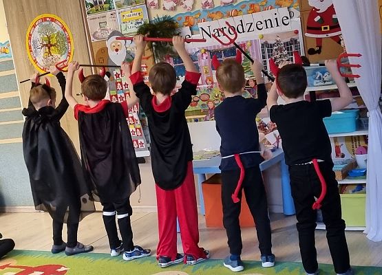 PRZEDSTAWIENIE  ŚWIĄTECZNE  U  MISIAKÓW grafika