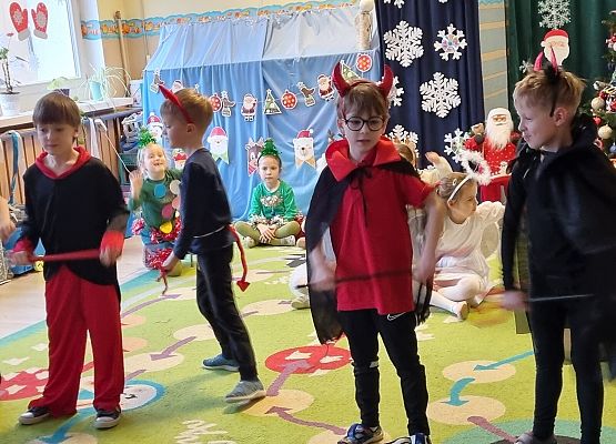 PRZEDSTAWIENIE  ŚWIĄTECZNE  U  MISIAKÓW grafika