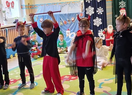 PRZEDSTAWIENIE  ŚWIĄTECZNE  U  MISIAKÓW grafika