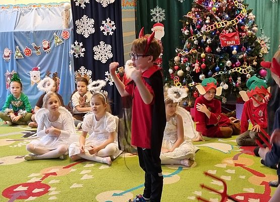 PRZEDSTAWIENIE  ŚWIĄTECZNE  U  MISIAKÓW grafika