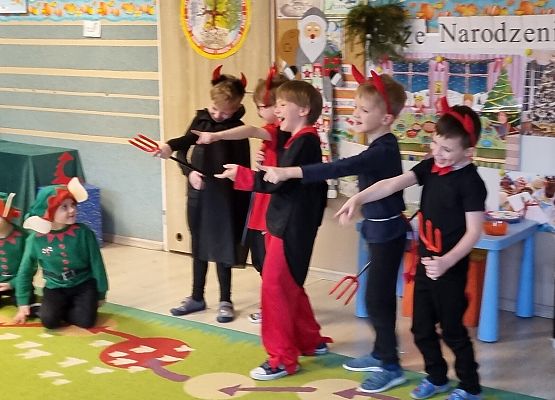 PRZEDSTAWIENIE  ŚWIĄTECZNE  U  MISIAKÓW grafika