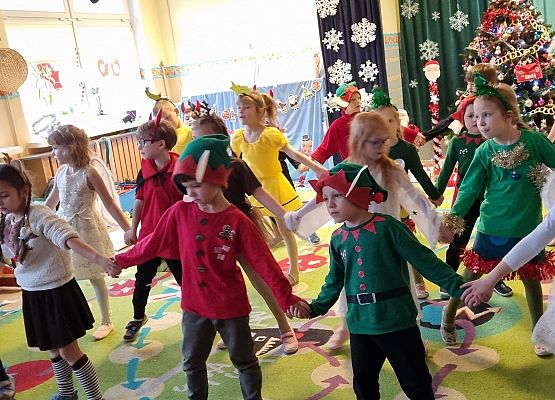 PRZEDSTAWIENIE  ŚWIĄTECZNE  U  MISIAKÓW grafika