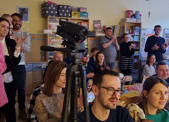 PRZEDSTAWIENIE  ŚWIĄTECZNE  U  MISIAKÓW grafika