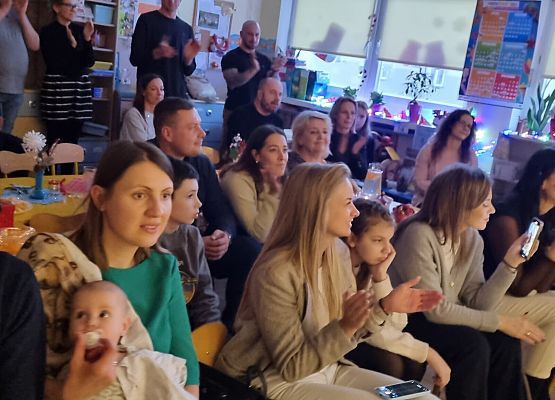 PRZEDSTAWIENIE  ŚWIĄTECZNE  U  MISIAKÓW grafika