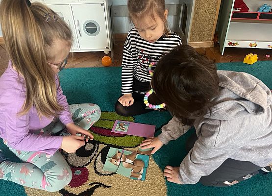 WESOŁO  OBCHODZIMY  DZIEŃ  KOTKA grafika