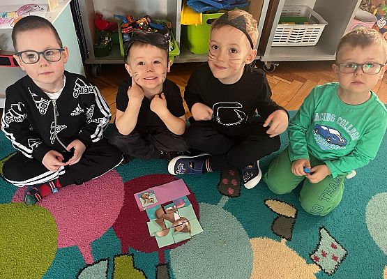 WESOŁO  OBCHODZIMY  DZIEŃ  KOTKA grafika