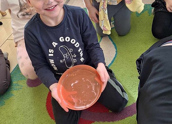 WESOŁO  OBCHODZIMY  DZIEŃ  KOTKA grafika