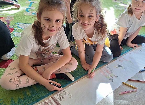 WESOŁO  OBCHODZIMY  DZIEŃ  KOTKA grafika