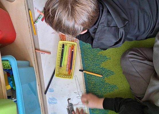 WESOŁO  OBCHODZIMY  DZIEŃ  KOTKA grafika