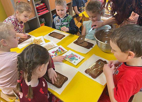 KREATYWNE ANIMACJE CZEKOLADOWE U  KOTKÓW grafika