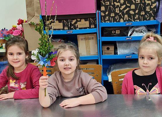 MISIAKI I ŻABKI NA WARSZTATACH ŚWIĄTECZNYCH W MUZEUM grafika