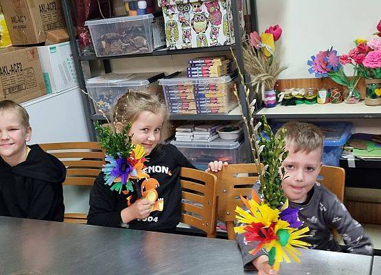 MISIAKI I ŻABKI NA WARSZTATACH ŚWIĄTECZNYCH W MUZEUM grafika