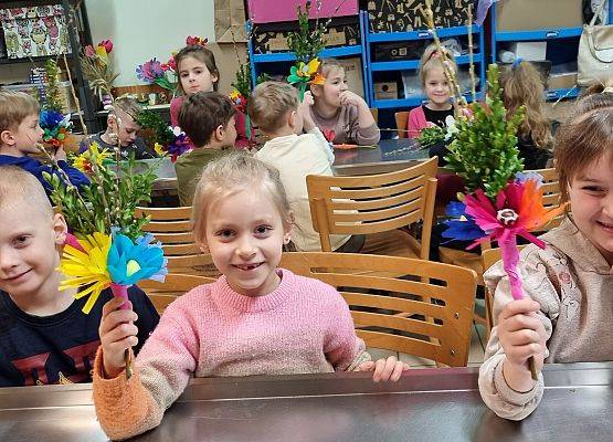 MISIAKI I ŻABKI NA WARSZTATACH ŚWIĄTECZNYCH W MUZEUM grafika