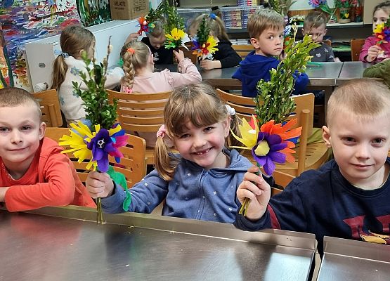 MISIAKI I ŻABKI NA WARSZTATACH ŚWIĄTECZNYCH W MUZEUM grafika