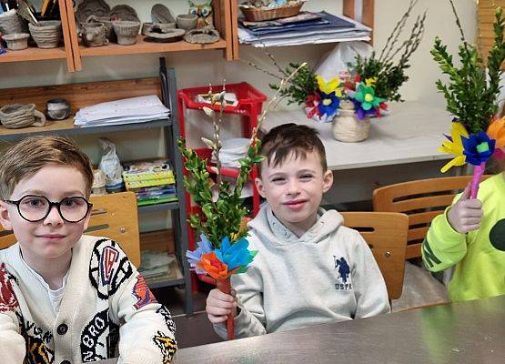 MISIAKI I ŻABKI NA WARSZTATACH ŚWIĄTECZNYCH W MUZEUM grafika