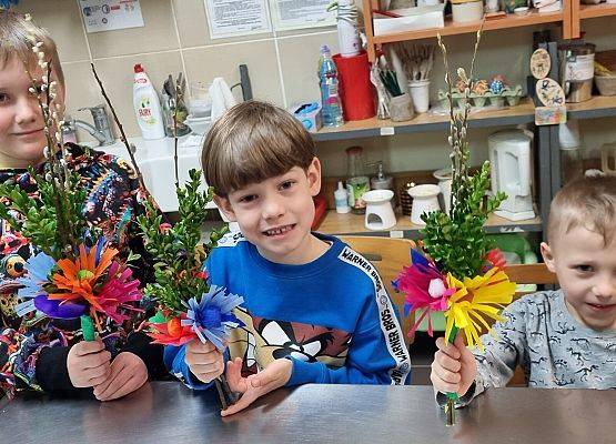 MISIAKI I ŻABKI NA WARSZTATACH ŚWIĄTECZNYCH W MUZEUM grafika