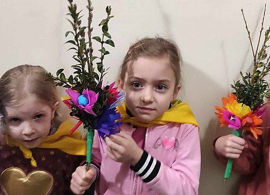 MISIAKI I ŻABKI NA WARSZTATACH ŚWIĄTECZNYCH W MUZEUM grafika