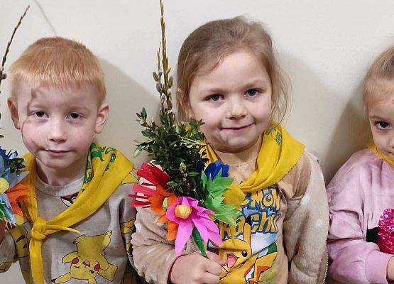 MISIAKI I ŻABKI NA WARSZTATACH ŚWIĄTECZNYCH W MUZEUM grafika