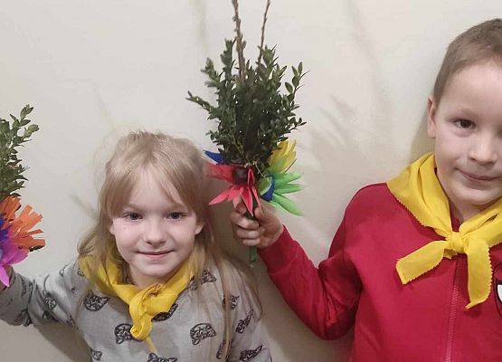 MISIAKI I ŻABKI NA WARSZTATACH ŚWIĄTECZNYCH W MUZEUM grafika