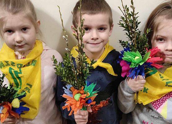 MISIAKI I ŻABKI NA WARSZTATACH ŚWIĄTECZNYCH W MUZEUM grafika