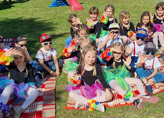MISIAKI  NA  MIĘDZYPRZEDSZKOLNYM  FESTIWALU  TAŃCA grafika