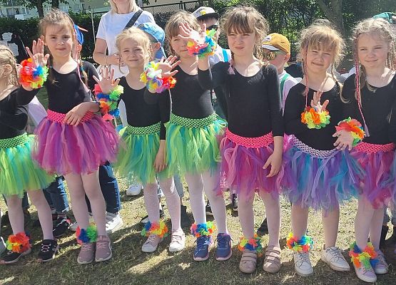 MISIAKI  NA  MIĘDZYPRZEDSZKOLNYM  FESTIWALU  TAŃCA grafika