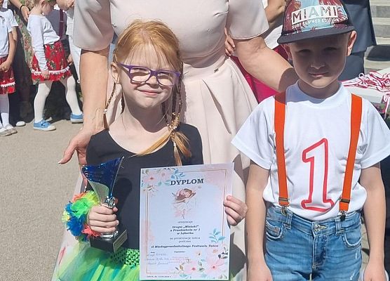 MISIAKI  NA  MIĘDZYPRZEDSZKOLNYM  FESTIWALU  TAŃCA grafika