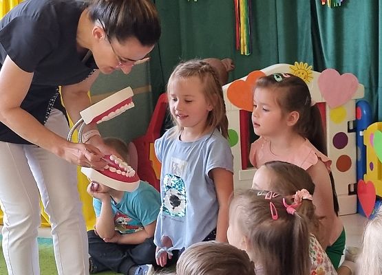 SPOTKANIE  ZE  STAOMATOLOGIEM grafika