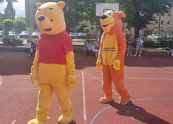 MISIAKI  I  ŻABKI  NA  IGRZYSKACH  SPORTOWYCH grafika