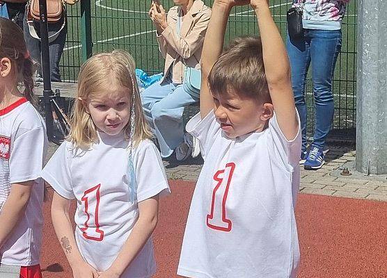 MISIAKI  I  ŻABKI  NA  IGRZYSKACH  SPORTOWYCH grafika