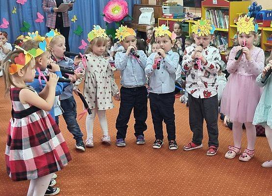ŚWIĘTUJEMY  DZIEŃ  EDUKACJI  NARODOWEJ grafika