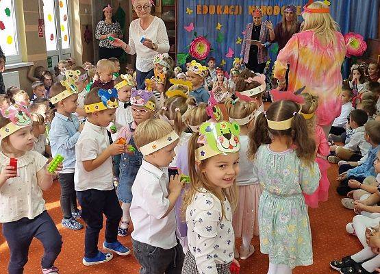 ŚWIĘTUJEMY  DZIEŃ  EDUKACJI  NARODOWEJ grafika